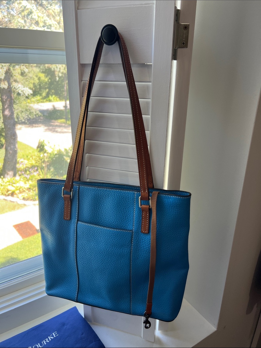 Dooney & Bourke Blue Leather Lexington  Tote with Brown Straps-NEW.  Nwot - Picture 4 of 5